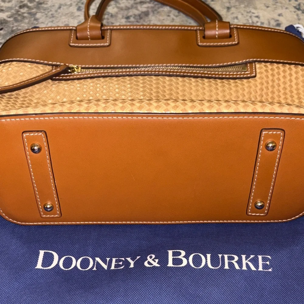 NWOT Dooney & Bourke Beacon Zip Tote Bag with Dust Bag - Picture 6 of 7